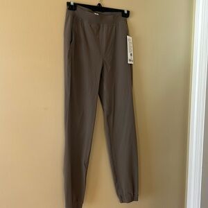 NWT lululemon Adapted State HR Jogger, Size 2